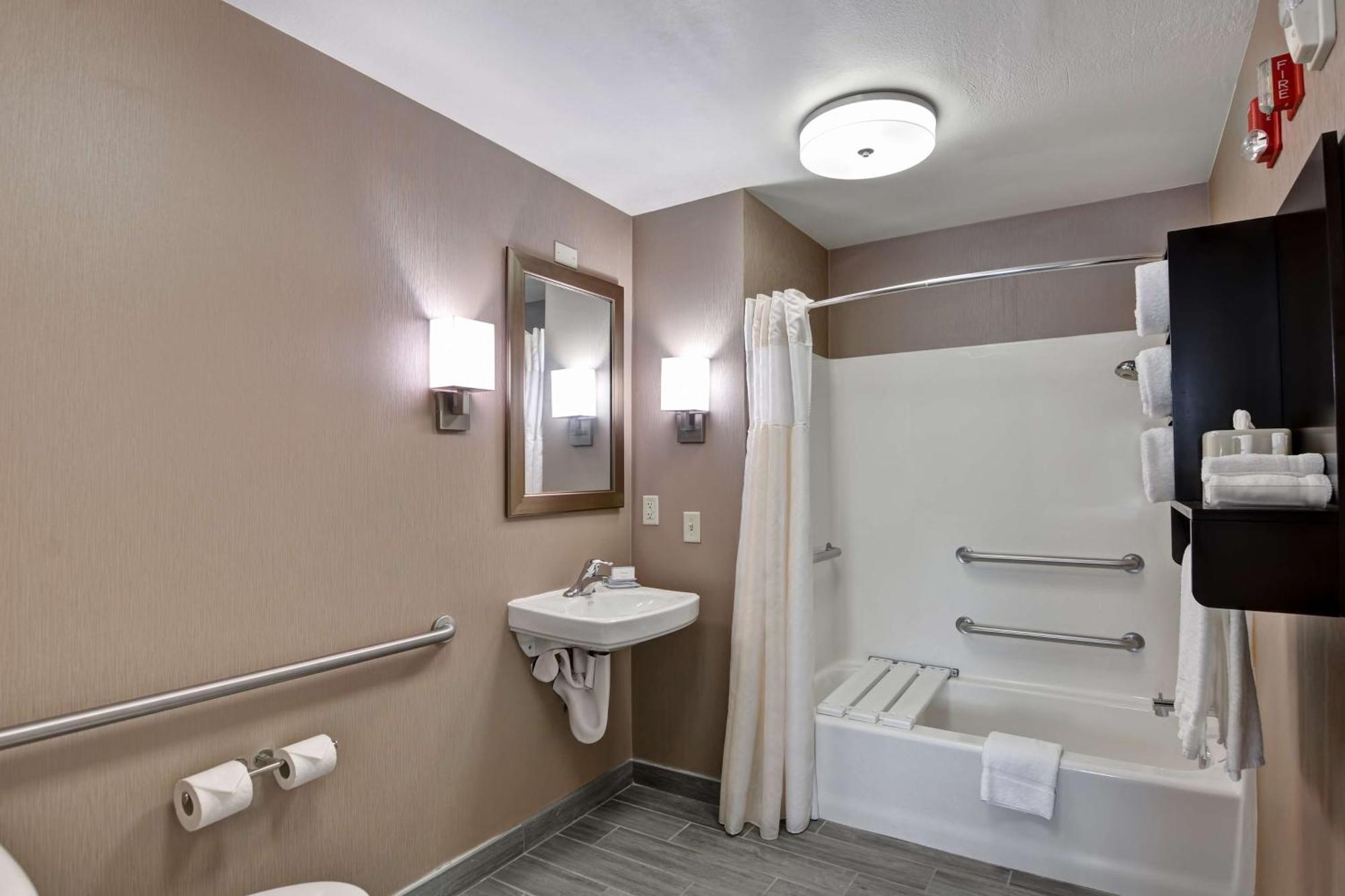 King Suite - Mobility Access/Non-Smoking,1557395272:JPEG