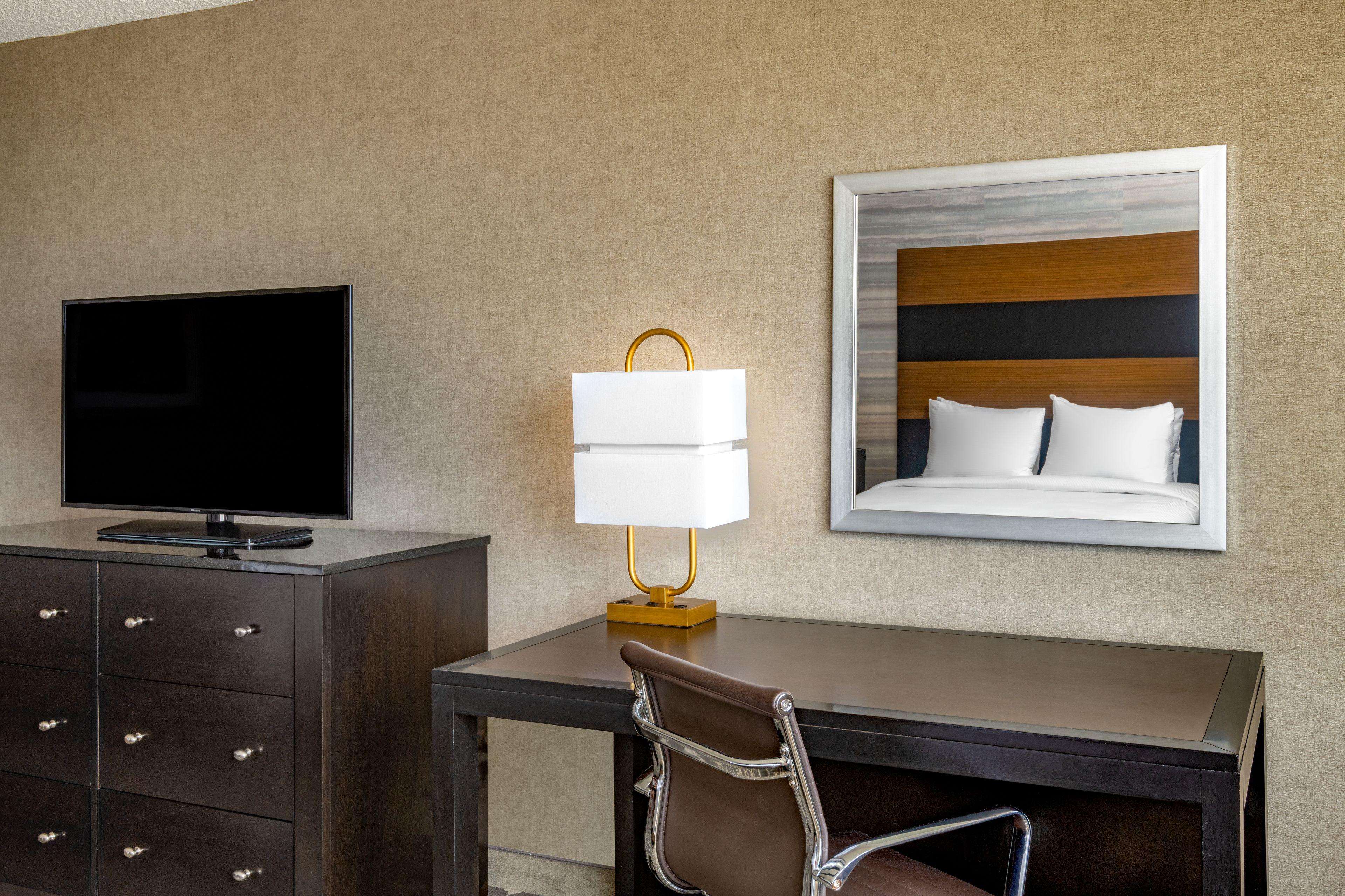 Queen Room Two Queen Beds Mountain View